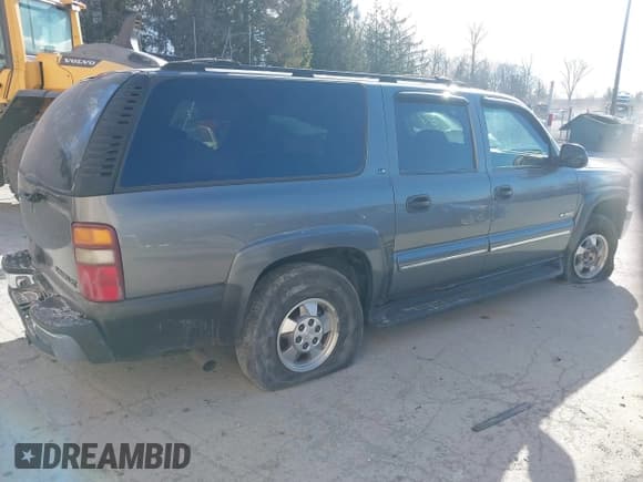 ✅ 2000 Chevrolet Suburban LS • VIN: 3GNFK16TXYG142561 • Лот: 41281631. Опубликован ранее на IAAI с пробегом 385 565 миль. Бесплатный доступ к архиву аукционных продаж из США и подробный отчёт об истории автомобиля на DreamBid. Изображение 4.