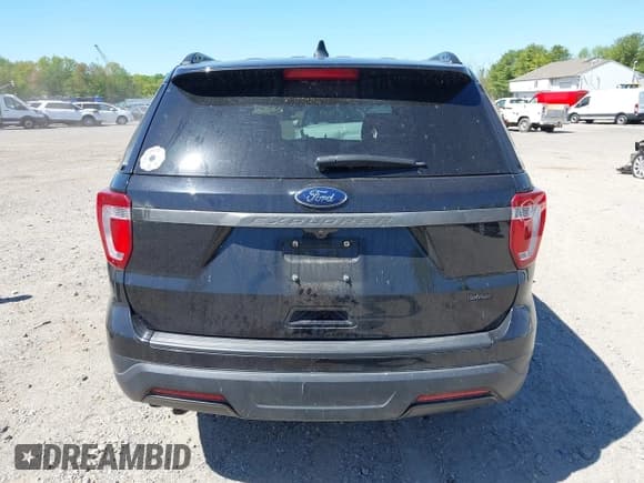 ✅ 2019 Ford Explorer • VIN: 1FM5K7B81KGA18444 • Lot: 42129221. Wystawiony na IAAI z przebiegiem 121 268 mil. Bezpłatny archiwum sprzedaży aukcyjnych z USA i szczegółowy raport historii pojazdu na DreamBid. Zdjęcie 16.