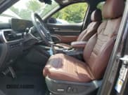 ✅ 2025 Kia Telluride SX-Prestige X-Line • VIN: 5XYP5DGC3SG643107 • Lot: 67820535. Wystawiony na Copart z przebiegiem 3 534 mil. Bezpłatny archiwum sprzedaży aukcyjnych z USA i szczegółowy raport historii pojazdu na DreamBid. Zdjęcie 7.