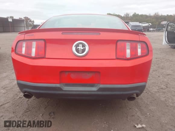 ✅ 2012 Ford Mustang Premium • VIN: 1ZVBP8AM4C5235476 • Lot: 43547051. Listed on IAAI with 111,904 mi. Free auction sales archive from the USA and detailed vehicle history report at DreamBid. Image 16.