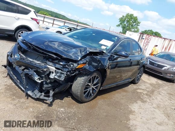 ✅ 2024 Toyota Camry Hybrid SE • VIN: 4T1S31AK7RU629021 • Lot: 42526242. Wystawiony na IAAI z przebiegiem 30 047 mil. Bezpłatny archiwum sprzedaży aukcyjnych z USA i szczegółowy raport historii pojazdu na DreamBid. Zdjęcie 18.