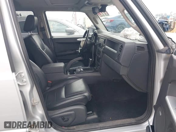 ✅ 2008 Jeep Commander Sport • VIN: 1J8HG48N98C155848 • Lot: 42638687. Wystawiony na IAAI z przebiegiem 187 943 mil. Bezpłatny archiwum sprzedaży aukcyjnych z USA i szczegółowy raport historii pojazdu na DreamBid. Zdjęcie 5.