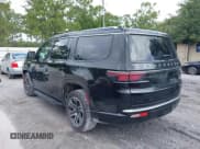 ✅ 2024 Jeep Wagoneer Series II • VIN: 1C4SJUBP5RS172355 • Lot: 42825997. Wystawiony na IAAI z przebiegiem 43 787 mil. Bezpłatny archiwum sprzedaży aukcyjnych z USA i szczegółowy raport historii pojazdu na DreamBid. Zdjęcie 3.