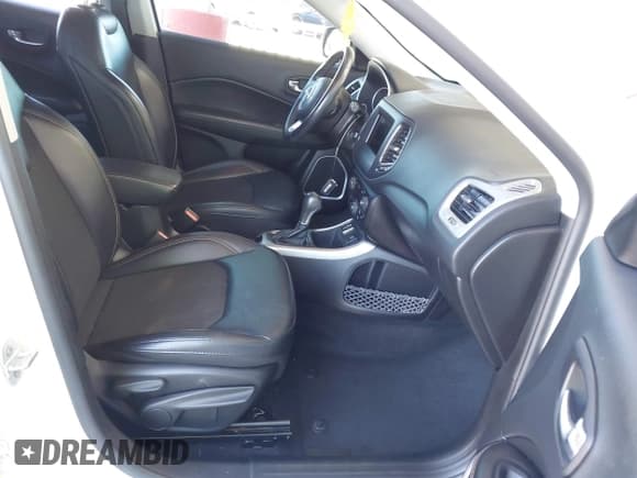 ✅ 2019 Jeep Compass Latitude • VIN: 3C4NJCBB1KT809368 • Lot: 43563628. Listed on IAAI with 53,609 mi. Free auction sales archive from the USA and detailed vehicle history report at DreamBid. Image 5.