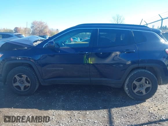 ✅ 2018 Jeep Compass Latitude • VIN: 3C4NJDBB8JT281803 • Lot: 43534542. Wystawiony na IAAI z przebiegiem 114 046 mil. Bezpłatny archiwum sprzedaży aukcyjnych z USA i szczegółowy raport historii pojazdu na DreamBid. Zdjęcie 14.