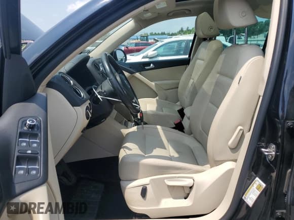 ✅ 2013 Volkswagen Tiguan SE • VIN: WVGBV7AX3DW535952 • Lot: 60476265. Listed on Copart with 126,204 mi. Free auction sales archive from the USA and detailed vehicle history report at DreamBid. Image 7.