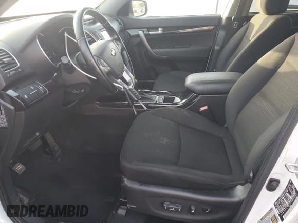 ✅ 2015 Kia Sorento LX • VIN: 5XYKTDA77FG618597 • Lot: 87430475. Listed on Copart with 105,975 mi. Free auction sales archive from the USA and detailed vehicle history report at DreamBid. Image 7.