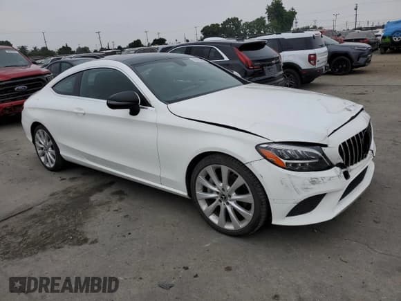 ✅ 2019 Mercedes-Benz C 300 • VIN: WDDWJ8DB9KF800304 • Lot: 69050365. Wystawiony na Copart z przebiegiem 51 248 mil. Bezpłatny archiwum sprzedaży aukcyjnych z USA i szczegółowy raport historii pojazdu na DreamBid. Zdjęcie 4.