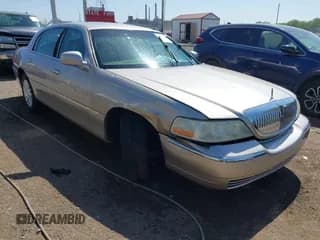 ✅ 2003 Lincoln Town Car Executive • VIN: 1LNHM81W93Y630836 • Lot: 43315325. Listed on IAAI with 136,062 mi. Free auction sales archive from the USA and detailed vehicle history report at DreamBid. Image 1.