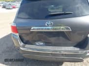 ✅ 2013 Toyota Highlander Plus • VIN: 5TDZA3EH0DS031921 • Lot: 43483496. Listed on IAAI with 106,332 mi. Free auction sales archive from the USA and detailed vehicle history report at DreamBid. Image 6.