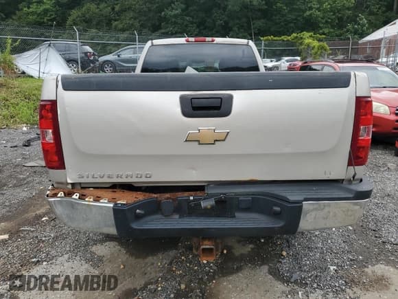 ✅ 2008 Chevrolet Silverado 2500HD Work Truck • VIN: 1GCHC29K48E217723 • Lot: 64995835. Wystawiony na Copart z przebiegiem 267 605 mil. Bezpłatny archiwum sprzedaży aukcyjnych z USA i szczegółowy raport historii pojazdu na DreamBid. Zdjęcie 6.