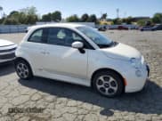 ✅ 2018 FIAT 500e • VIN: 3C3CFFGE5JT469593 • Lot: 59946225. Listed on Copart with 35,003 mi. Free auction sales archive from the USA and detailed vehicle history report at DreamBid. Image 4.