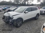 ✅ 2020 Volkswagen Tiguan SE • VIN: 3VV2B7AXXLM006429 • Lot: 90923525. Wystawiony na Copart z przebiegiem 66 300 mil. Bezpłatny archiwum sprzedaży aukcyjnych z USA i szczegółowy raport historii pojazdu na DreamBid. Zdjęcie 1.