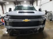 ✅ 2025 Chevrolet Silverado 2500HD Custom • VIN: 2GC4KME79S1135476 • Lot: 59478875. Wystawiony na Copart z przebiegiem 1 659 mil. Bezpłatny archiwum sprzedaży aukcyjnych z USA i szczegółowy raport historii pojazdu na DreamBid. Zdjęcie 5.