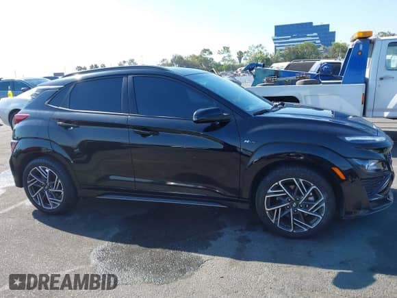 ✅ 2023 Hyundai Kona N Line • VIN: KM8K33A30PU973551 • Lot: 43100970. Wystawiony na IAAI z przebiegiem 22 207 mil mil. Skorzystaj z bezpłatnego archiwum sprzedaży aukcyjnych z USA i zobacz szczegółowy raport historii pojazdu na DreamBid. Zdjęcie 13.