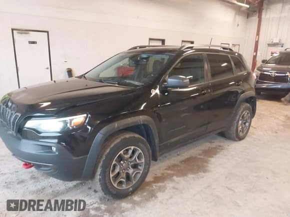 ✅ 2020 Jeep Cherokee Trailhawk • VIN: 1C4PJMBXXLD656121 • Lot: 43492978. Wystawiony na IAAI z przebiegiem 86 722 mil. Bezpłatny archiwum sprzedaży aukcyjnych z USA i szczegółowy raport historii pojazdu na DreamBid. Zdjęcie 17.