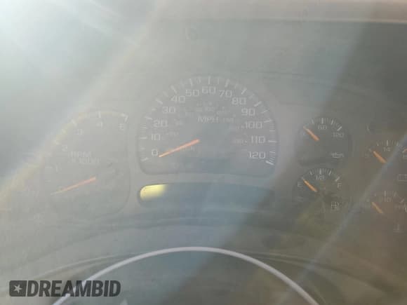 ✅ 2005 Chevrolet Silverado 2500HD LS • VIN: 1GCHK23235F948175 • Lot: 93094835. Wystawiony na Copart z przebiegiem Nie podano. Bezpłatny archiwum sprzedaży aukcyjnych z USA i szczegółowy raport historii pojazdu na DreamBid. Zdjęcie 9.