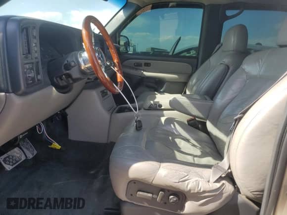 2001 Chevrolet Suburban LT with VIN 3GNGK26G91G232075, listed as a Copart auction lot 64285465 with 223,295 mi miles and Clean title. Bid and sale history available at DreamBid. Image 7.