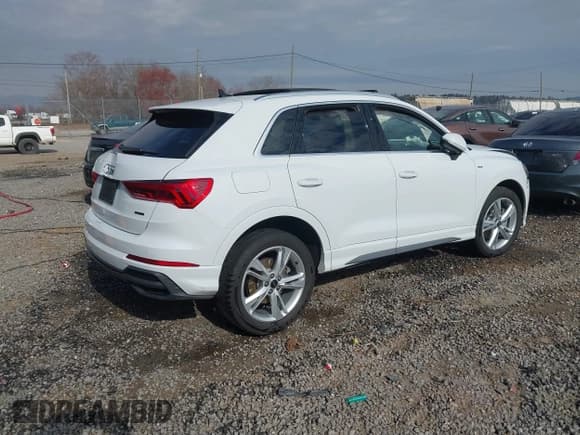 ✅ 2024 Audi Q3 S line Premium • VIN: WA1DECF3XR1108195 • Lot: 41833728. Wystawiony na IAAI z przebiegiem Nie podano. Bezpłatny archiwum sprzedaży aukcyjnych z USA i szczegółowy raport historii pojazdu na DreamBid. Zdjęcie 4.
