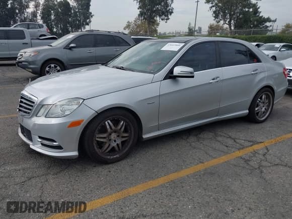 ✅ 2012 Mercedes-Benz E 350 Luxury • VIN: WDDHF5KB8CA648512 • Lot: 43663866. Wystawiony na IAAI z przebiegiem 168 165 mil. Bezpłatny archiwum sprzedaży aukcyjnych z USA i szczegółowy raport historii pojazdu na DreamBid. Zdjęcie 17.