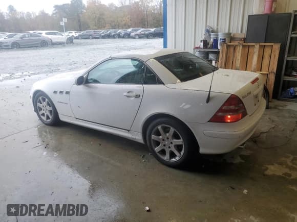 ✅ 2001 Mercedes-Benz SLK 230 Kompressor • VIN: WDBKK49F41F184745 • Lot: 85403715. Wystawiony na Copart z przebiegiem 136 377 mil. Bezpłatny archiwum sprzedaży aukcyjnych z USA i szczegółowy raport historii pojazdu na DreamBid. Zdjęcie 2.