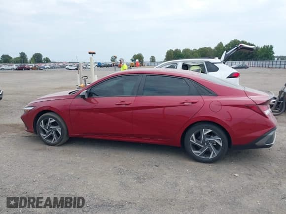 ✅ 2025 Hyundai Elantra SEL Sport • VIN: KMHLM4DGXSU889073 • Lot: 43027867. Listed on IAAI with 7,473 mi. Free auction sales archive from the USA and detailed vehicle history report at DreamBid. Image 13.