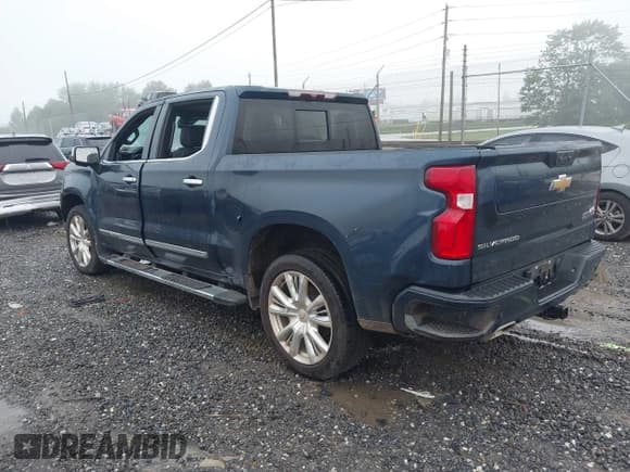 ✅ 2022 Chevrolet Silverado 1500 High Country • VIN: 3GCUDJET1NG668701 • Lot: 42859797. Wystawiony na IAAI z przebiegiem Nie podano. Bezpłatny archiwum sprzedaży aukcyjnych z USA i szczegółowy raport historii pojazdu na DreamBid. Zdjęcie 3.