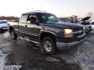 ✅ 2003 Chevrolet Silverado 2500HD LS • VIN: 1GCHK29UX3Z133797 • Lot: 43863409. Wystawiony na IAAI z przebiegiem Nie podano. Bezpłatny archiwum sprzedaży aukcyjnych z USA i szczegółowy raport historii pojazdu na DreamBid. Zdjęcie 1.
