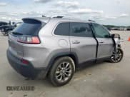 ✅ 2019 Jeep Cherokee Latitude Plus • VIN: 1C4PJLLB0KD358494 • Lot: 56356625. Wystawiony na Copart z przebiegiem 96 242 mil. Bezpłatny archiwum sprzedaży aukcyjnych z USA i szczegółowy raport historii pojazdu na DreamBid. Zdjęcie 3.