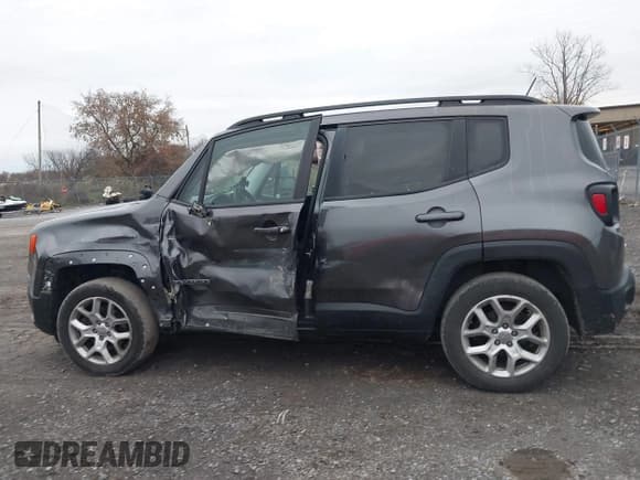 ✅ 2017 Jeep Renegade Latitude • VIN: ZACCJBBB5HPG12737 • Lot: 43613900. Listed on IAAI with 118,237 mi. Free auction sales archive from the USA and detailed vehicle history report at DreamBid. Image 6.