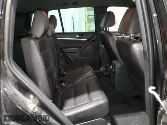 ✅ 2016 Volkswagen Tiguan SEL • VIN: WVGBV7AX9GW612957 • Lot: 85570055. Wystawiony na Copart z przebiegiem 98 098 mil. Bezpłatny archiwum sprzedaży aukcyjnych z USA i szczegółowy raport historii pojazdu na DreamBid. Zdjęcie 11.