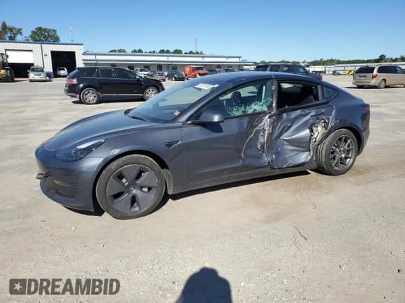 ✅ 2023 Tesla Model 3 • VIN: 5YJ3E1EA1PF404426 • Lot: 82301165. Wystawiony na Copart z przebiegiem 28 295 mil. Bezpłatny archiwum sprzedaży aukcyjnych z USA i szczegółowy raport historii pojazdu na DreamBid. Zdjęcie 1.