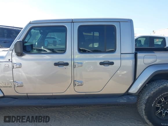 ✅ 2021 Jeep Gladiator Overland • VIN: 1C6HJTFG3ML502910 • Лот: 42246149. Опубликован ранее на IAAI с пробегом 60 168 миль. Бесплатный доступ к архиву аукционных продаж из США и подробный отчёт об истории автомобиля на DreamBid. Изображение 15.