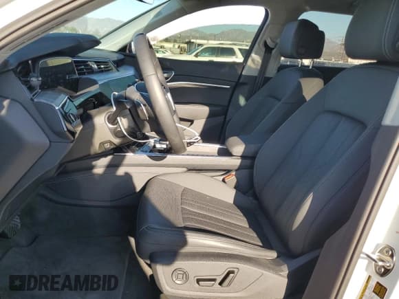 ✅ 2024 Audi Q8 e-tron Premium Plus • VIN: WA15AAGE4RB049434 • Лот: 83839334. Опубликован ранее на Copart с пробегом 7 236 миль. Бесплатный доступ к архиву аукционных продаж из США и подробный отчёт об истории автомобиля на DreamBid. Изображение 7.