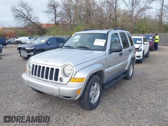 ✅ 2006 Jeep Liberty Sport • VIN: 1J4GL48K56W258341 • Лот: 41951100. Опубликован ранее на IAAI с пробегом 184 728 миль. Бесплатный доступ к архиву аукционных продаж из США и подробный отчёт об истории автомобиля на DreamBid. Изображение 19.