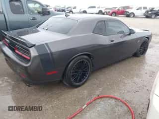 2016 Dodge Challenger R/T Scat Pack z VIN 2C3CDZFJ3GH289908, wystawiony jako IAAI lot #43268204 z przebiegiem 164 872 mil mil oraz . Historia ofert i sprzedaży dostępna na DreamBid. Obrazek 4.