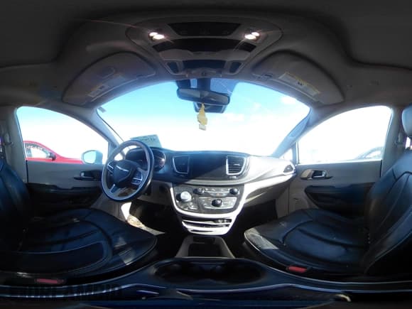 ✅ 2018 Chrysler Pacifica Hybrid Limited • VIN: 2C4RC1N70JR112024 • Лот: 41797562. Опубликован ранее на IAAI с пробегом 145 871 миль. Бесплатный доступ к архиву аукционных продаж из США и подробный отчёт об истории автомобиля на DreamBid. Изображение 18.