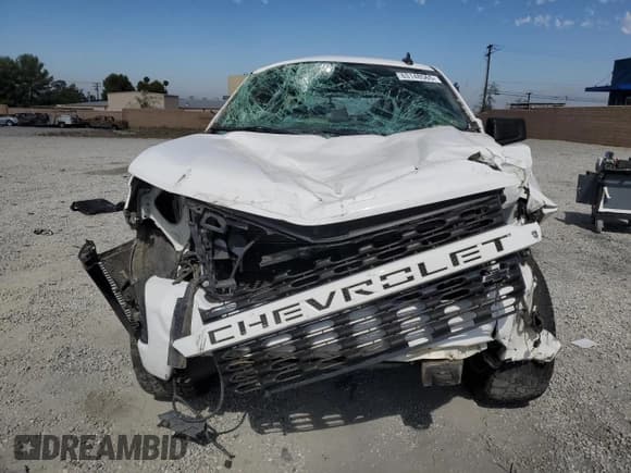 ✅ 2020 Chevrolet Silverado 1500 Custom • VIN: 3GCPWBEFXLG161915 • Lot: 63148565. Wystawiony na Copart z przebiegiem 143 558 mil. Bezpłatny archiwum sprzedaży aukcyjnych z USA i szczegółowy raport historii pojazdu na DreamBid. Zdjęcie 5.