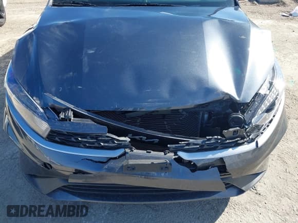 ✅ 2023 Kia Forte LXS • VIN: 3KPF24AD9PE652758 • Lot: 41818079. Wystawiony na IAAI z przebiegiem 57 120 mil. Bezpłatny archiwum sprzedaży aukcyjnych z USA i szczegółowy raport historii pojazdu na DreamBid. Zdjęcie 6.