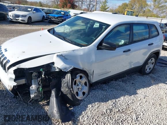✅ 2016 Jeep Cherokee Sport • VIN: 1C4PJLAB8GW361951 • Lot: 43663048. Listed on IAAI with 142,632 mi. Free auction sales archive from the USA and detailed vehicle history report at DreamBid. Image 18.