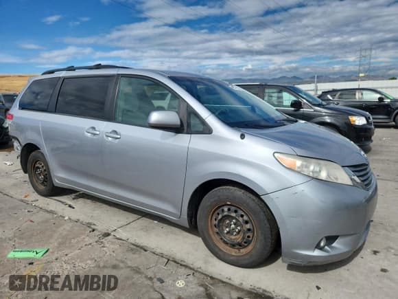 ✅ 2011 Toyota Sienna Limited • VIN: 5TDDK3DCXBS018331 • Лот: 69045785. Опубликован ранее на Copart с пробегом 213 676 миль. Бесплатный доступ к архиву аукционных продаж из США и подробный отчёт об истории автомобиля на DreamBid. Изображение 4.