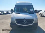 ✅ 2015 Mercedes-Benz Sprinter Cargo EXT • VIN: WD3PE8DBXFP132946 • Lot: 43455287. Wystawiony na IAAI z przebiegiem 403 291 mil. Bezpłatny archiwum sprzedaży aukcyjnych z USA i szczegółowy raport historii pojazdu na DreamBid. Zdjęcie 6.