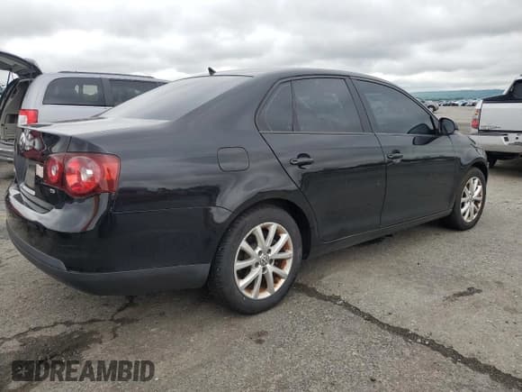 ✅ 2010 Volkswagen Jetta Limited Edition • VIN: 3VWAZ7AJ1AM107144 • Лот: 59029925. Опубликован ранее на Copart с пробегом 144 849 миль. Бесплатный доступ к архиву аукционных продаж из США и подробный отчёт об истории автомобиля на DreamBid. Изображение 3.