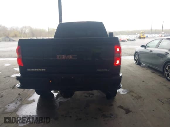 ✅ 2017 GMC Sierra 2500HD Denali • VIN: 1GT12UEY8HF222623 • Лот: 41985737. Опубликован ранее на IAAI с пробегом 133 683 миль. Бесплатный доступ к архиву аукционных продаж из США и подробный отчёт об истории автомобиля на DreamBid. Изображение 16.