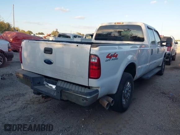 ✅ 2008 Ford F-250 XL • VIN: 1FTSW21R78ED09320 • Lot: 43690936. Wystawiony na IAAI z przebiegiem 287 496 mil. Bezpłatny archiwum sprzedaży aukcyjnych z USA i szczegółowy raport historii pojazdu na DreamBid. Zdjęcie 4.