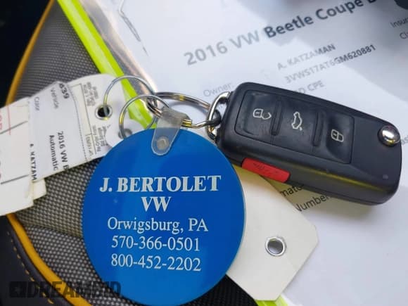 ✅ 2016 Volkswagen Beetle Dune • VIN: 3VWS17AT6GM620881 • Лот: 41632819. Опубликован ранее на IAAI с пробегом 87 901 миль. Бесплатный доступ к архиву аукционных продаж из США и подробный отчёт об истории автомобиля на DreamBid. Изображение 11.