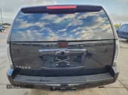 ✅ 2014 Chevrolet Tahoe LS • VIN: 1GNSCAE05ER186613 • Lot: 93257975. Wystawiony na Copart z przebiegiem 191 979 mil. Bezpłatny archiwum sprzedaży aukcyjnych z USA i szczegółowy raport historii pojazdu na DreamBid. Zdjęcie 6.