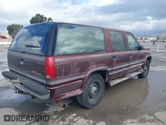 ✅ 1992 GMC Suburban • VIN: 1GDFK16K8NJ723739 • Лот: 41788483. Опубликован ранее на IAAI с пробегом 141 092 миль. Бесплатный доступ к архиву аукционных продаж из США и подробный отчёт об истории автомобиля на DreamBid. Изображение 4.