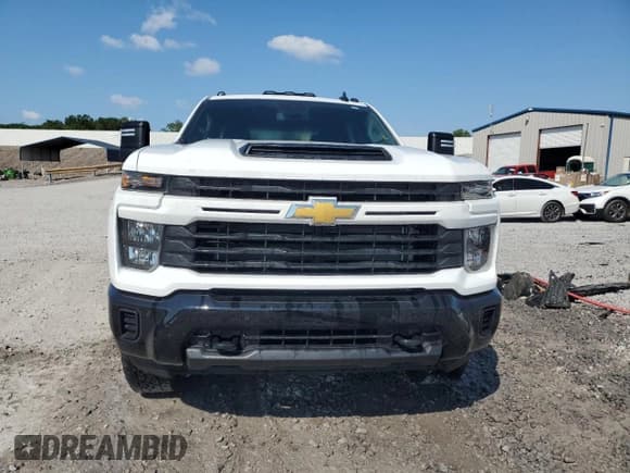 ✅ 2025 Chevrolet Silverado 2500HD Custom • VIN: 2GC4KME72S1133391 • Lot: 59911755. Wystawiony na Copart z przebiegiem 3 522 mil. Bezpłatny archiwum sprzedaży aukcyjnych z USA i szczegółowy raport historii pojazdu na DreamBid. Zdjęcie 5.