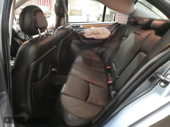 ✅ 2005 Mercedes-Benz C 320 • VIN: WDBRF84J15F662342 • Lot: 44009115. Wystawiony na Copart z przebiegiem 172 017 mil. Bezpłatny archiwum sprzedaży aukcyjnych z USA i szczegółowy raport historii pojazdu na DreamBid. Zdjęcie 10.